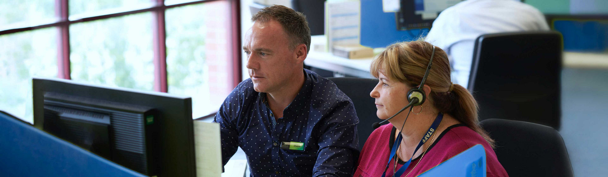 Two customer service centre workers having a discussion