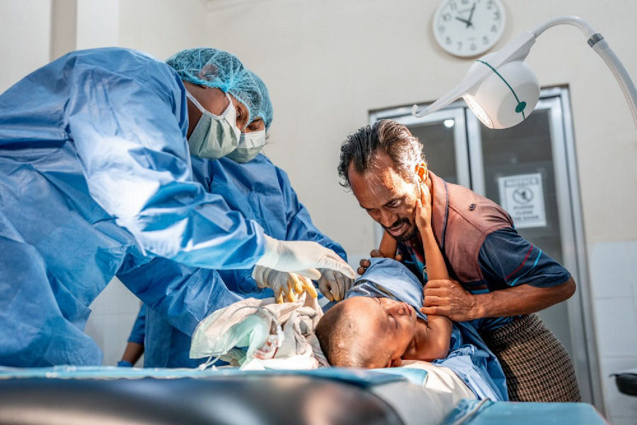 Medicins sans Fontieres Doctors operating on a patient
