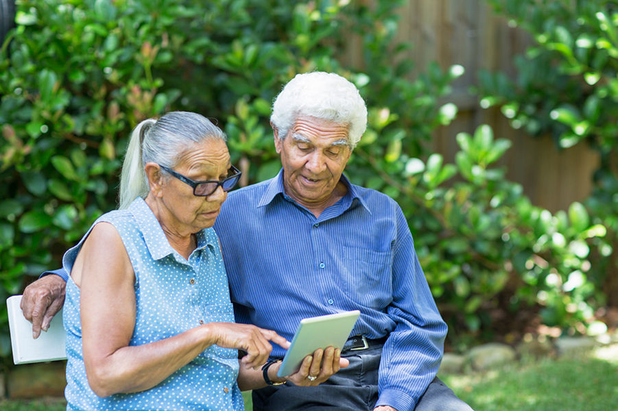 Aboriginal couple and technology