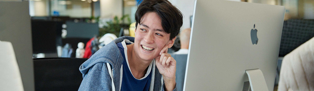 A person using an Apple iMac